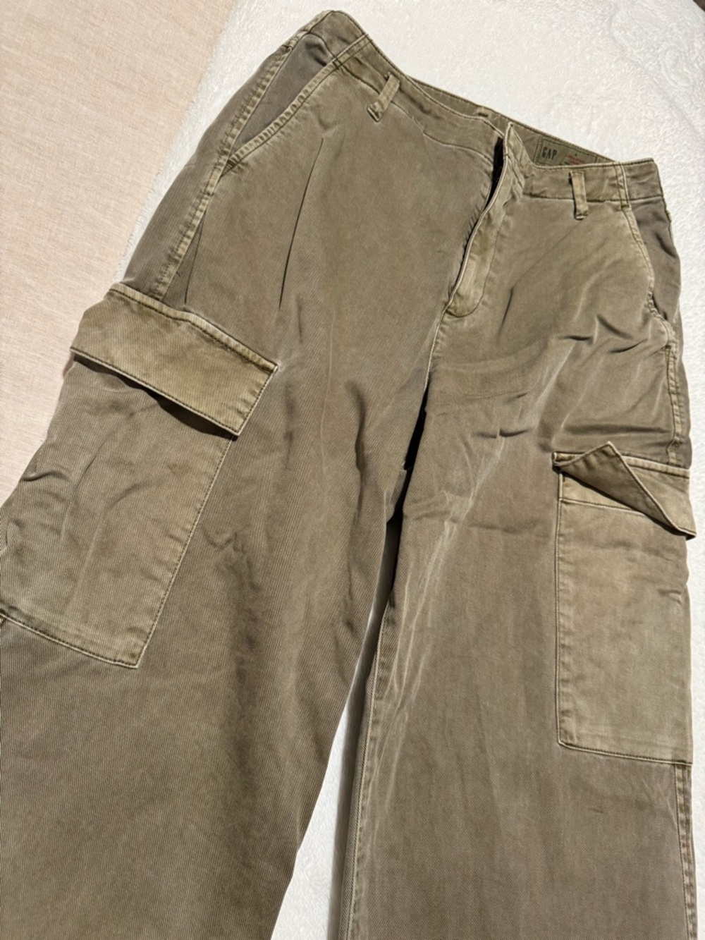 Gap Loose Khaki Cargo jeans - Picture 2 of 5